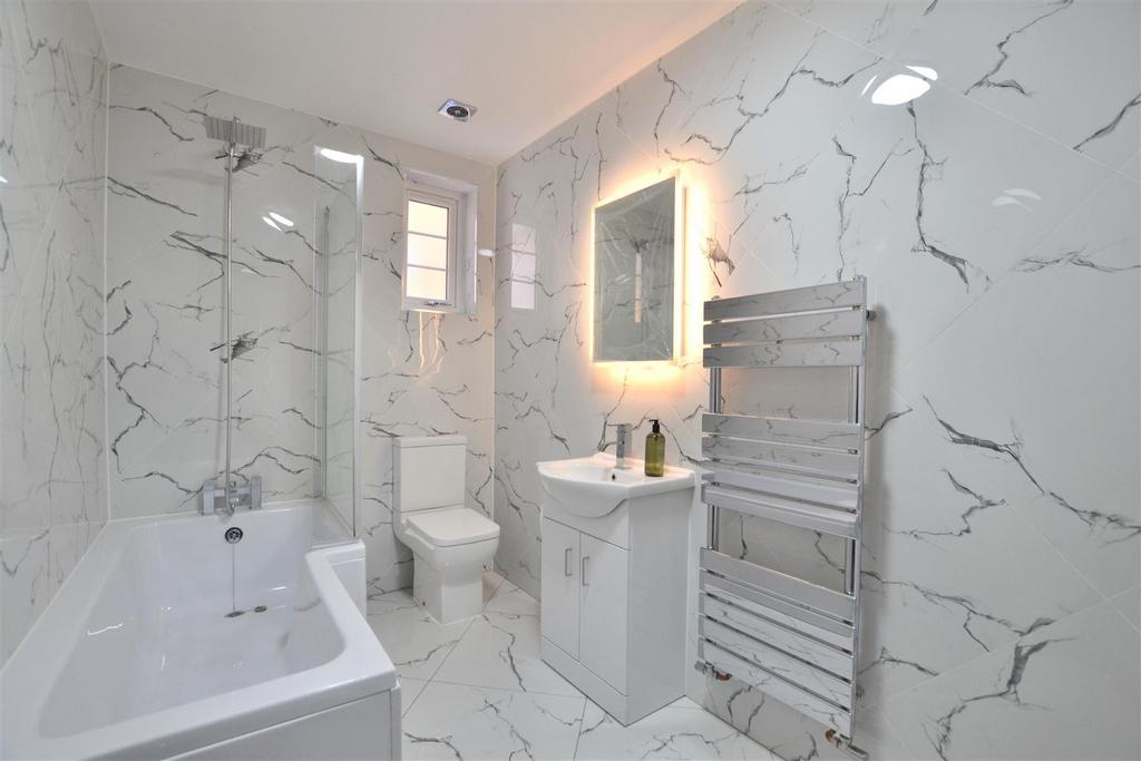 Family Bathroom.JPG