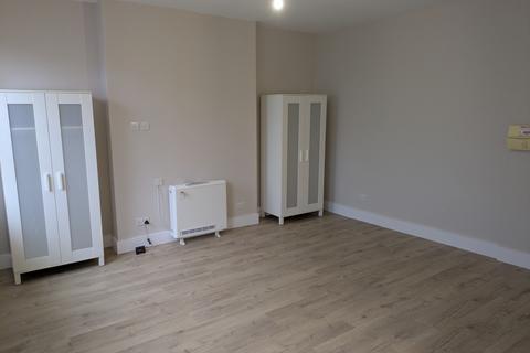 Studio to rent, Tollington Park, Finsbury Park, N4