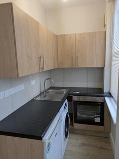 Studio to rent, Tollington Park, Finsbury Park, N4