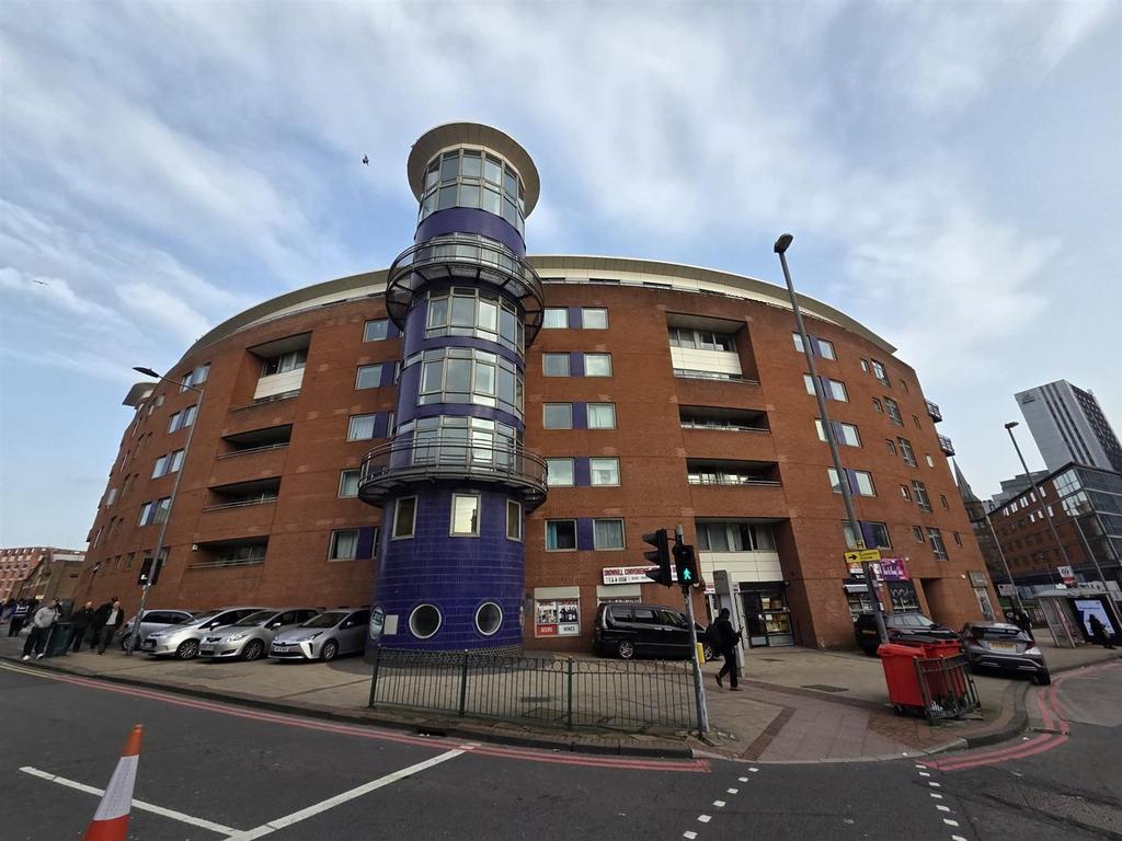 Flat 1 , 85 old snow hill - 1.jpeg