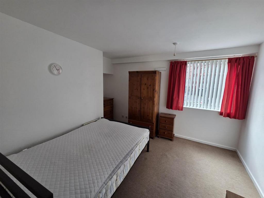 Flat 1 , 85 old snow hill - 6.jpeg
