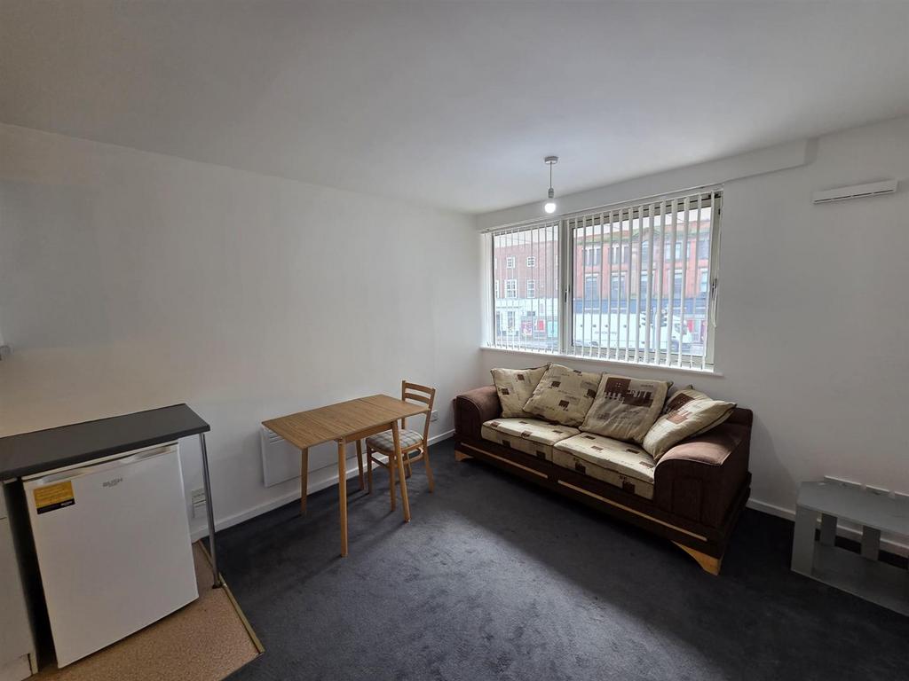 Flat 1 , 85 old snow hill - 4.jpeg