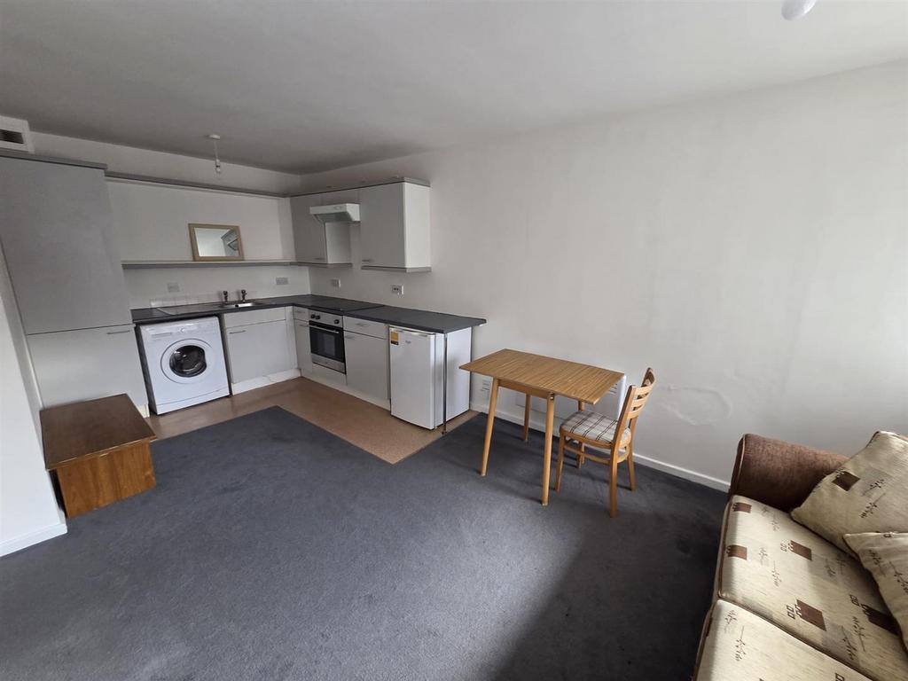 Flat 1 , 85 old snow hill - 9.jpeg