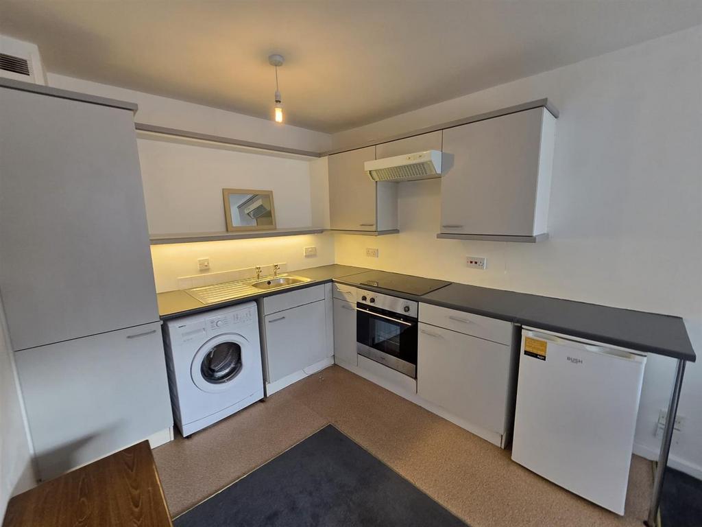 Flat 1 , 85 old snow hill - 8.jpeg