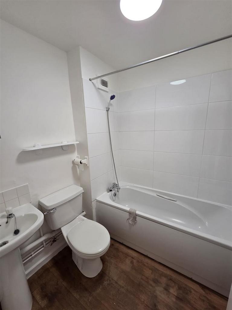 Flat 1 , 85 old snow hill - 2.jpeg