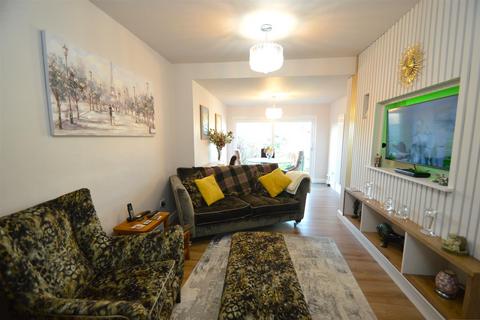 2 bedroom chalet for sale, Oxford Road, Rochford, Essex