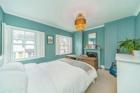 3 bedroom house for sale, York Road, Teddington TW11
