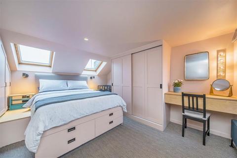 3 bedroom house for sale, York Road, Teddington TW11