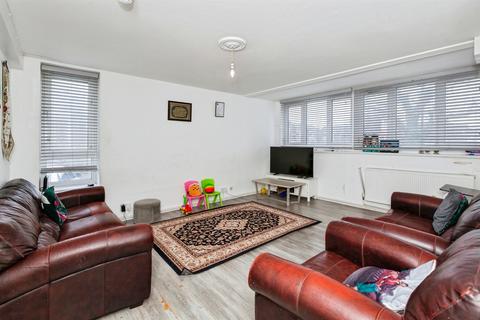 3 bedroom ground floor flat for sale, High Street, Langley, SLOUGH