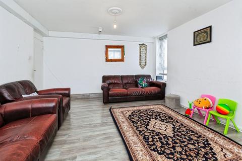 3 bedroom ground floor flat for sale, High Street, Langley, SLOUGH