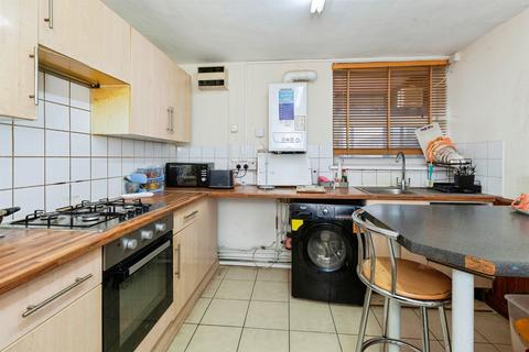 3 bedroom ground floor flat for sale, High Street, Langley, SLOUGH