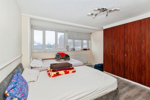 3 bedroom ground floor flat for sale, High Street, Langley, SLOUGH