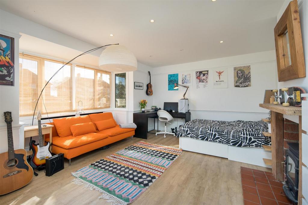 Family Room / Bedroom 4