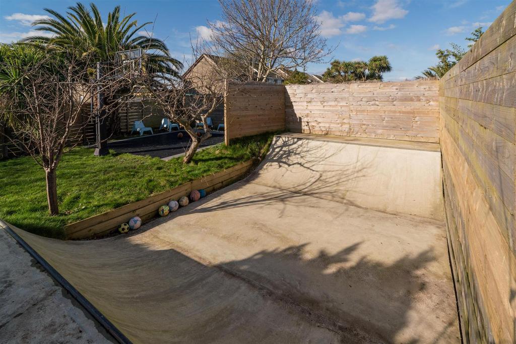 Skate Ramp