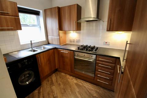 3 bedroom terraced house to rent, Sanderson Close, Hull