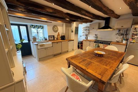3 bedroom house to rent, St James Square, Monmouth, NP25