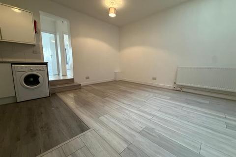 2 bedroom flat to rent, Fonthill Road