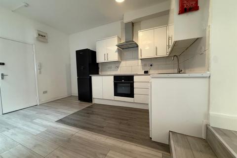 2 bedroom flat to rent, Fonthill Road