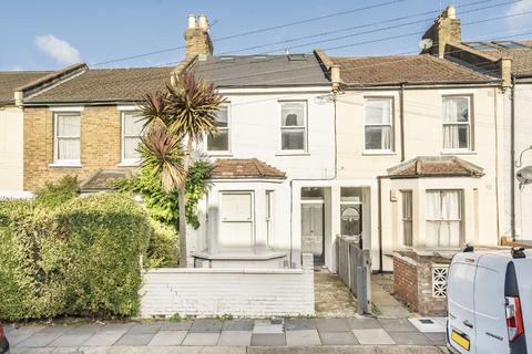 3 bedroom flat to rent, Charlmont Road, London SW17