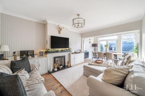 4 bedroom semi-detached house for sale, Wingletye Lane, Hornchurch