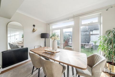 4 bedroom semi-detached house for sale, Wingletye Lane, Hornchurch