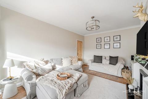 4 bedroom semi-detached house for sale, Wingletye Lane, Hornchurch