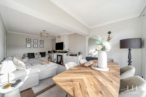 4 bedroom semi-detached house for sale, Wingletye Lane, Hornchurch