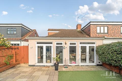 4 bedroom semi-detached house for sale, Wingletye Lane, Hornchurch