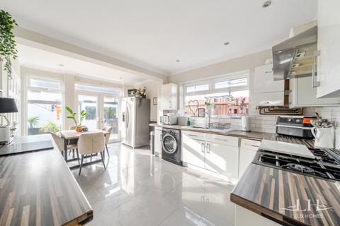 4 bedroom semi-detached house for sale, Wingletye Lane, Hornchurch