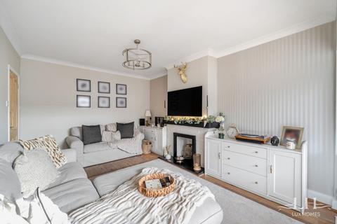 4 bedroom semi-detached house for sale, Wingletye Lane, Hornchurch