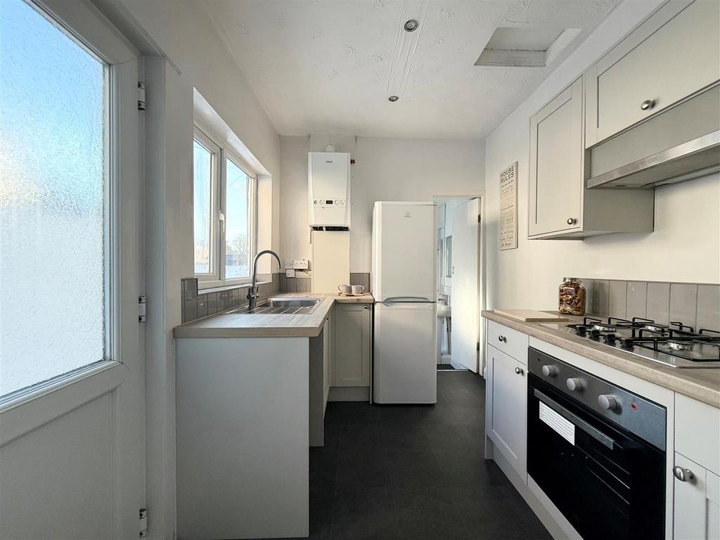 Kitchen 1.jpg