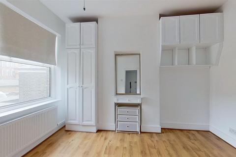 2 bedroom flat to rent, Garratt Lane, London