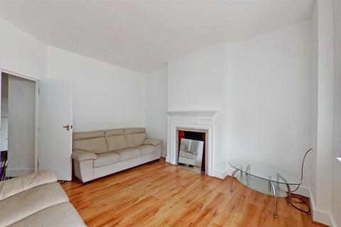 2 bedroom flat to rent, Garratt Lane, London
