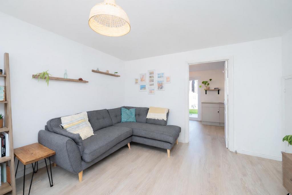 LIVING ROOM.png