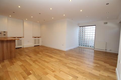 2 bedroom maisonette to rent, Waite Davies Road, London SE12
