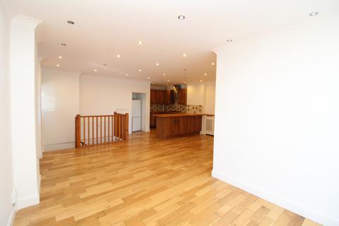 2 bedroom maisonette to rent, Waite Davies Road, London SE12