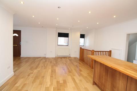 2 bedroom maisonette to rent, Waite Davies Road, London SE12