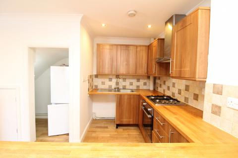 2 bedroom maisonette to rent, Waite Davies Road, London SE12