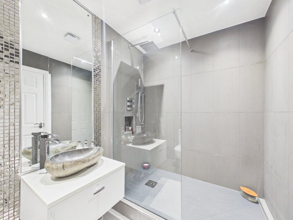 Ds Shower Room