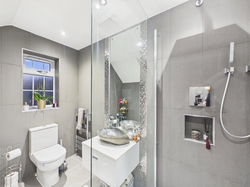 Ds Shower Room