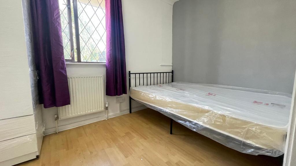 Room to Rent in Shared House