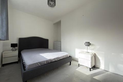 undefined, Staines Road East, Sunbury-on-Thames TW16