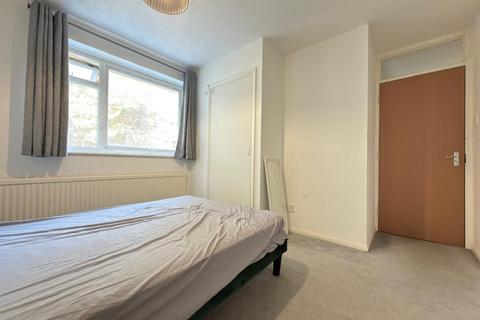undefined, Staines Road East, Sunbury-on-Thames TW16