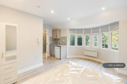 Studio to rent, Whitton, Hounslow, TW4