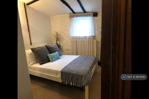 3 bedroom flat to rent, St. Peter's Street Mews, London, N1