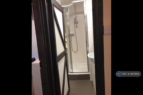 3 bedroom flat to rent, St. Peter's Street Mews, London, N1