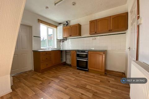2 bedroom terraced house to rent, Silverdale Road, Nottingham, NG7