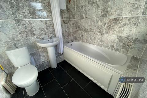 2 bedroom terraced house to rent, Silverdale Road, Nottingham, NG7