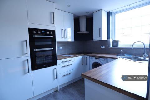 3 bedroom terraced house to rent, Elfrida Crescent, London, SE6