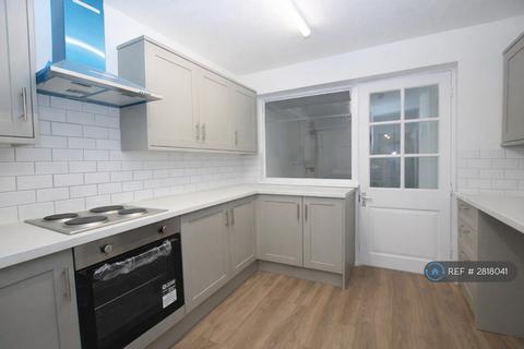 3 bedroom terraced house to rent, Plover Close, Chatham, ME5